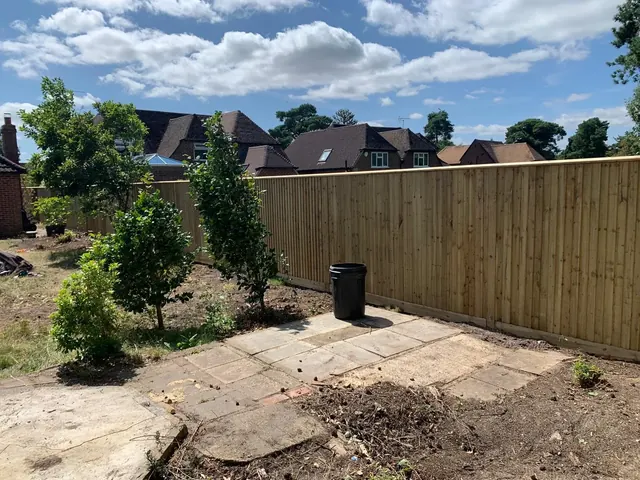 Close board boundary installation, view 5