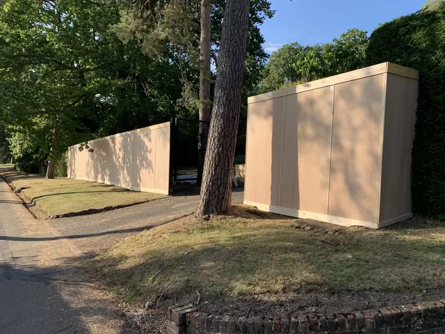 Rendered boundary fencing