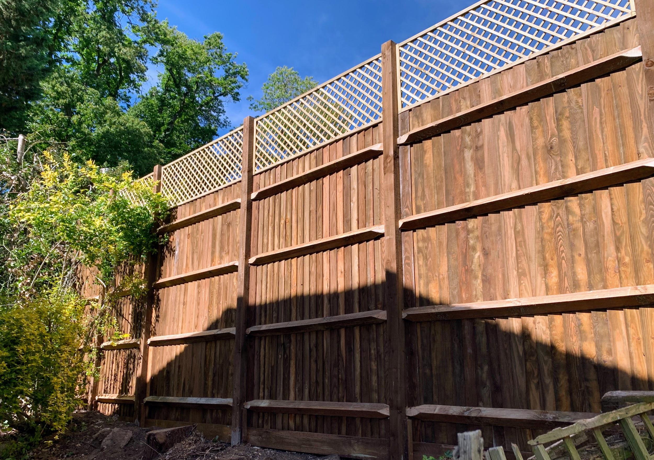 Horizontal slatted fencing panel