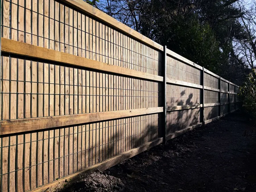 V Mesh with Landscaping Battens fencing